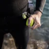 Marcadora One Shot de Pesca Submarina color amarillo flúor. Accesorio de pesca que va en el cinturón